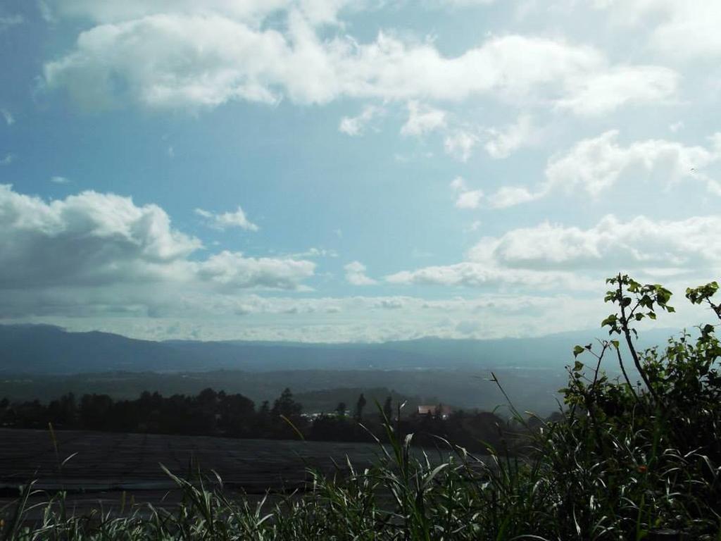 Hotel Las Fresas Del Volcan Poas Sabana Redonda Exterior photo